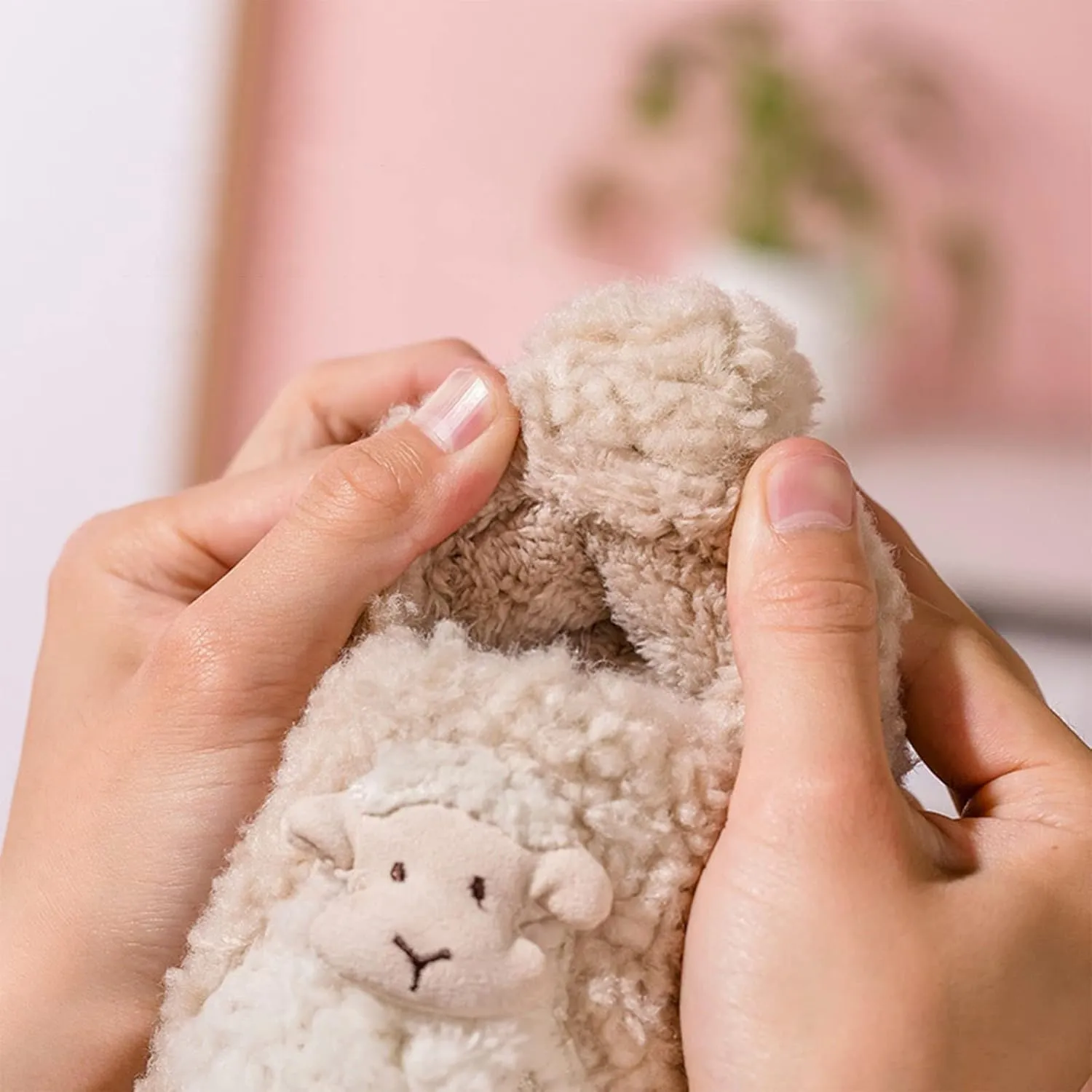 Autumn and Winter Cute Boys and Girls Slippers Flat Bottom Soft and Comfortable Warm Sheep Shape Toddler Slippers