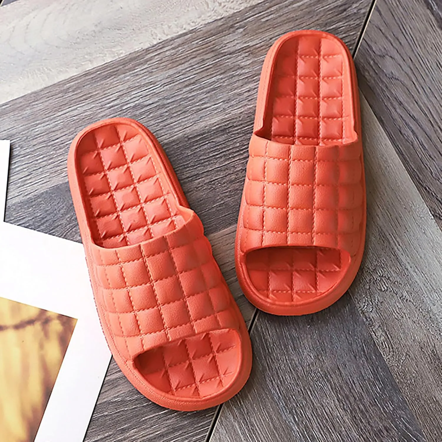 New Slippers for Women in Summer Indoor Bathroom for Men Slippers for Couples Hotel Soft Soles Shiny Slides for Women
