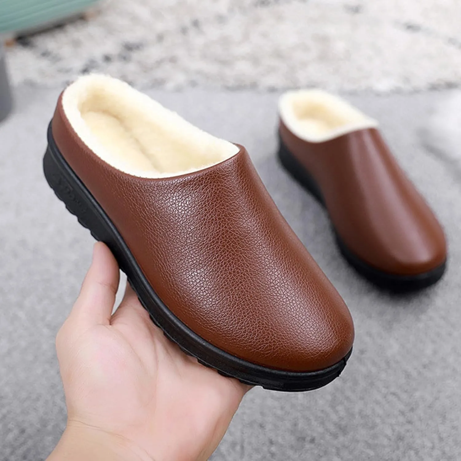 Women's Faux Leather Fur Lined Slippers Fashion Indoor/Outdoor Non-Slip Clog Slipper Cozy Fleece Warm Slide On Shoes