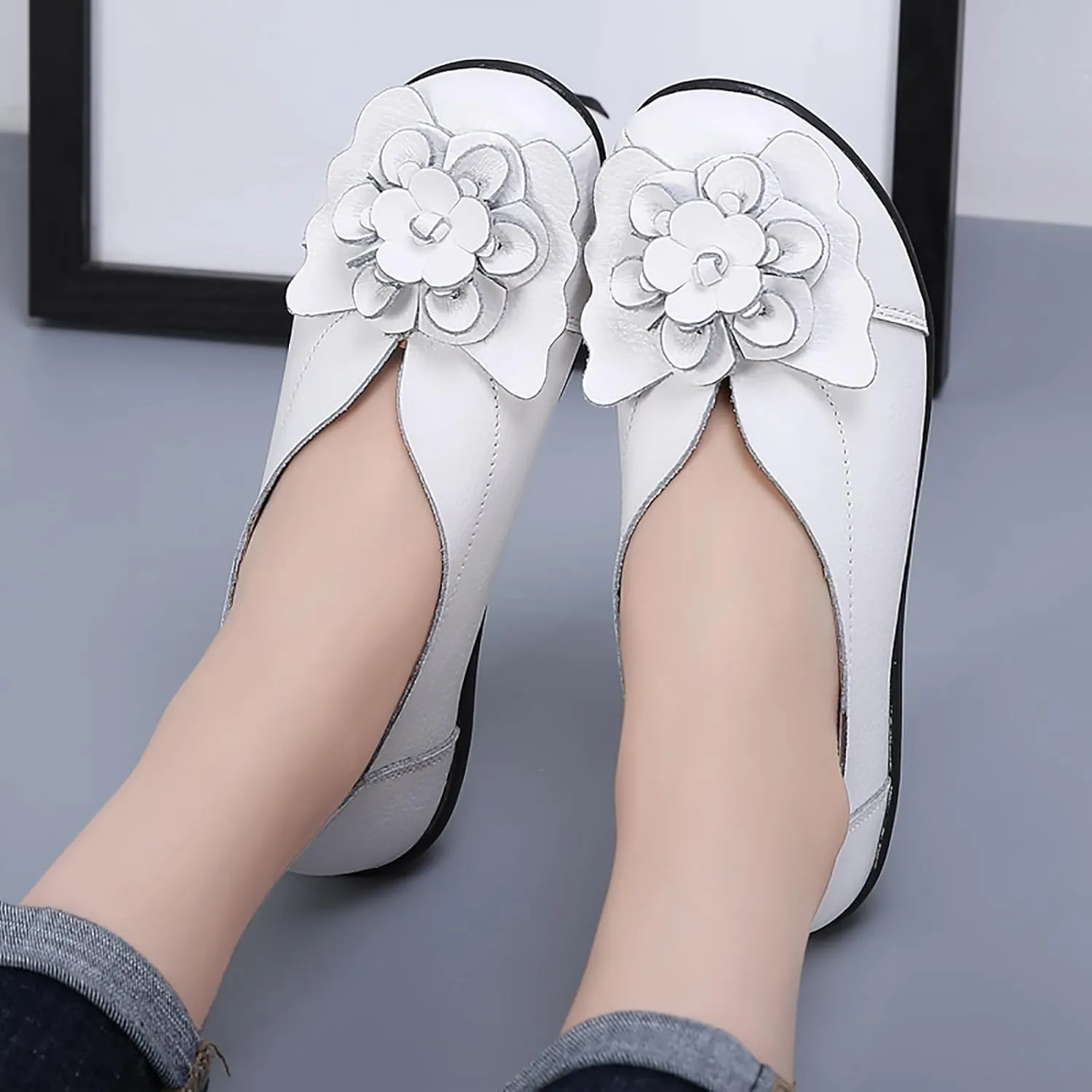 Womens Loafers Comfortable Dressy Driving Shoes Non Slip Flower Decoration Round Toe Business Casual Shoes Summer Walking Sandals Soft Soles Pump 2025 Fashion